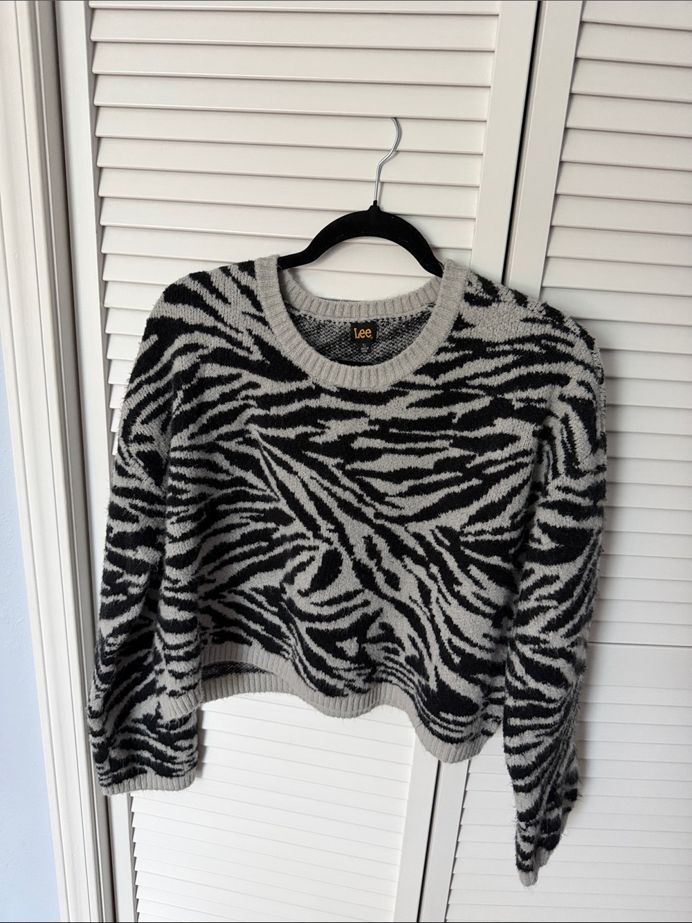 Lee Black and Gray Zebra-Pattern Crewneck Sweater